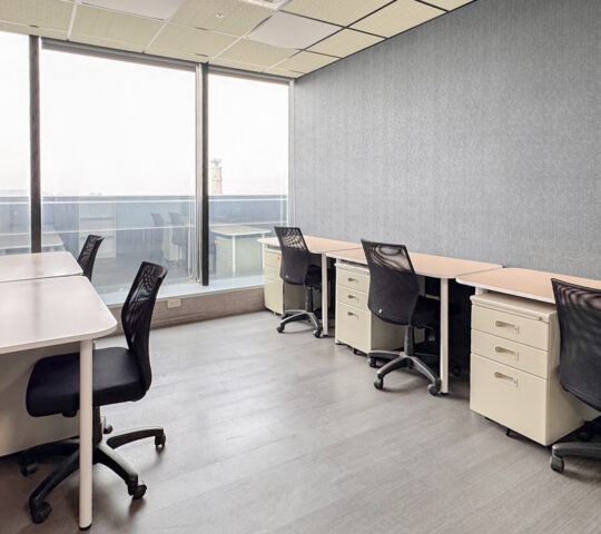 中正館 28F｜A12 靠窗專屬辦公室（4–5 人）