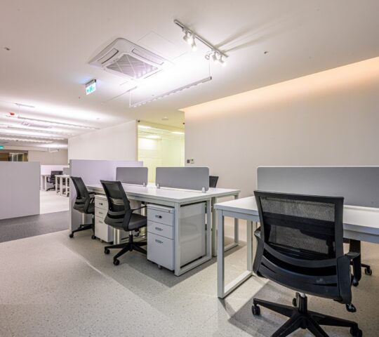 中正 27 樓｜專屬固定位｜全新裝潢與獨立冷暖空調