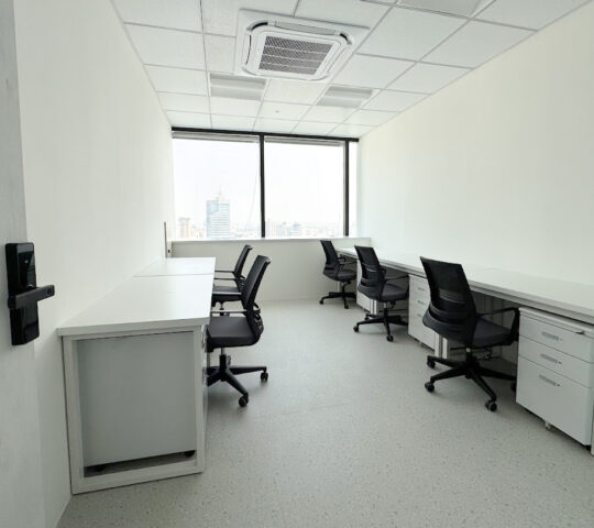 中正館27樓｜Q10-13靠窗獨立辦公室（4–5 人）