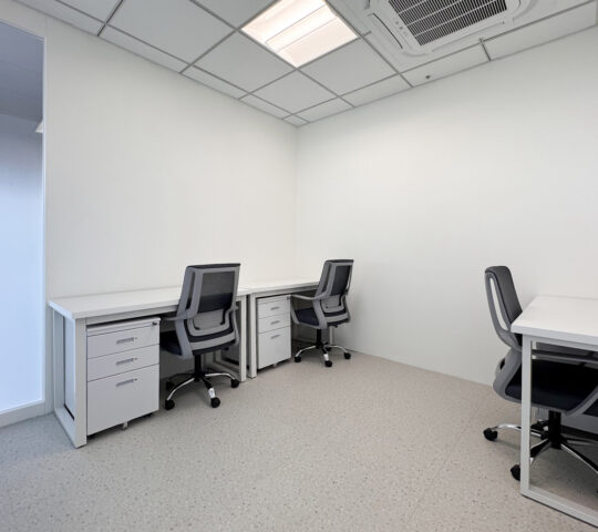 中正館27樓｜Q2、Q3、Q15 小型獨立辦公室（2–3 人）